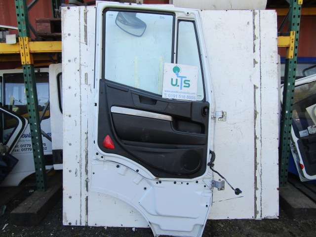 IVECO STRALIS NEARSIDE PASSENGER DOOR COMPLETE - Photo 2